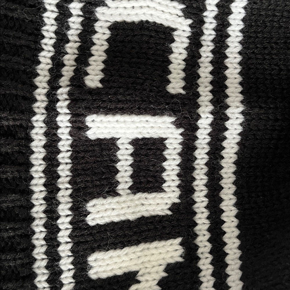 NWT Wind River Heritage Canada Knit Beanie Hat Black White - Picture 5 of 5